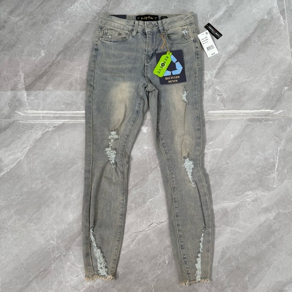 Juniors' Indigo Rein Mid-Rise Destructed Distressed Curvy Cropped Jeans Size 3 - Picture 3 of 16